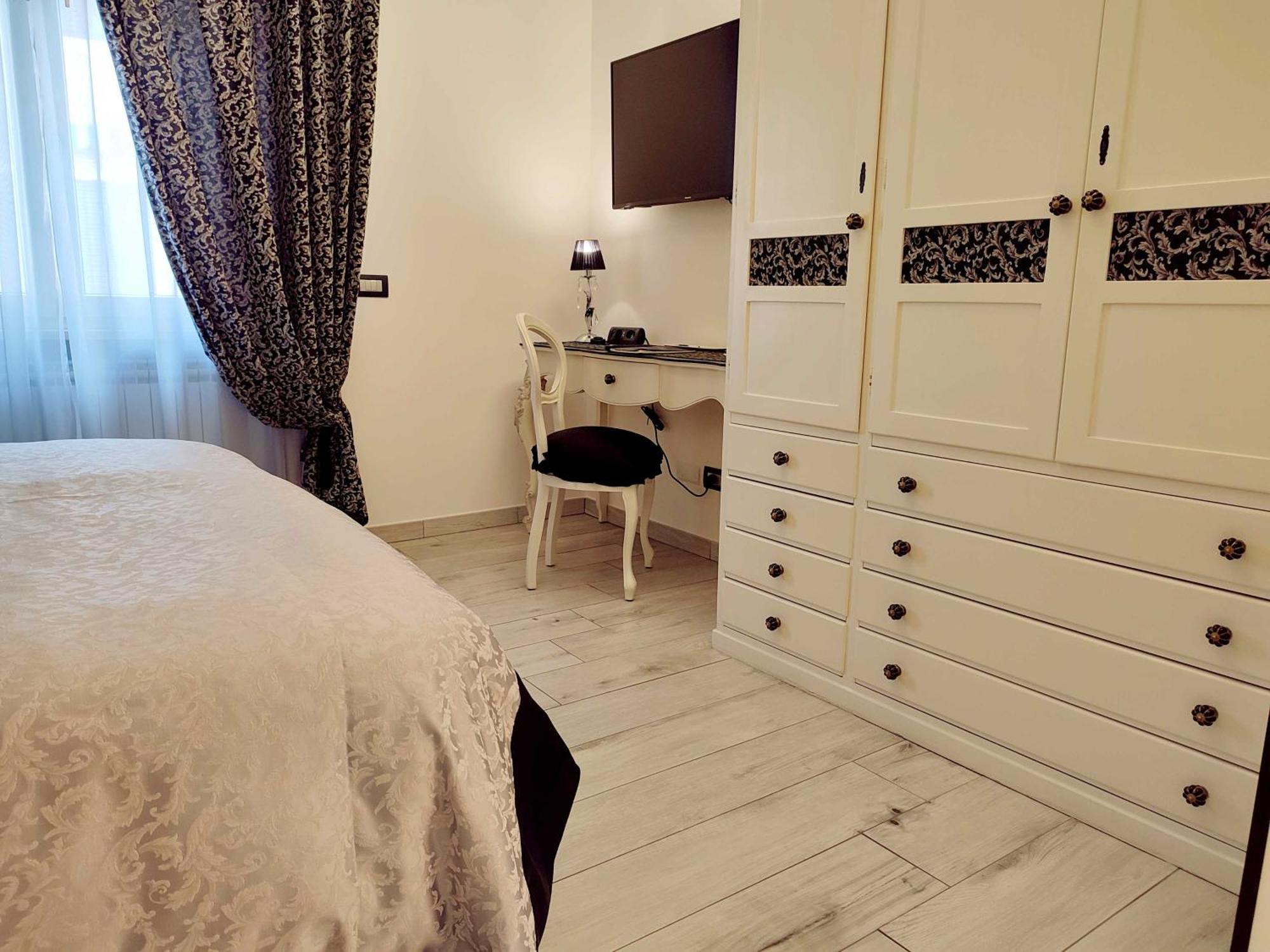 Turistico Giulietta E Romeo - Intero - Villafranca Di Verona, Zimmer,